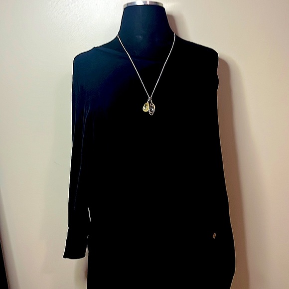 Nwot Vans 3/4 sleeve black top! Can wear off 1 or both shoulders batwing sleeve - Picture 3 of 5